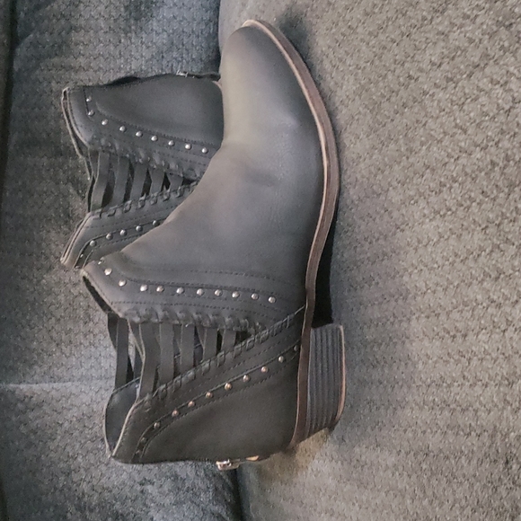 Maurices Shoes - Maurices like new Black boots size 8.5